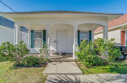 Downtown House | 3bd in Downtown Pensacola - 15 min to Beach - Park - Family Friendly