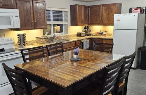 Farmington Apartment | 3Bd - King - Breakfast - Lagoon - SUPs - Washer Dryer - Sleeps 11