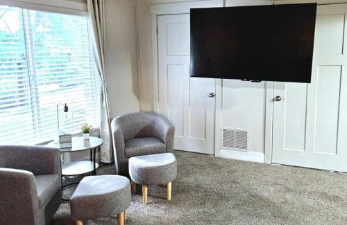 Farmington Apartment | 3Bd - King - Breakfast - Lagoon - SUPs - Washer Dryer - Sleeps 11
