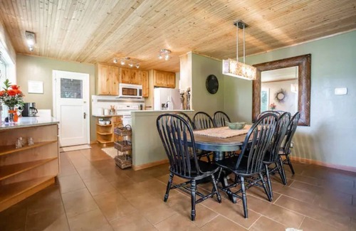 Lakewood House | 3Bd lake home w/hot tub & private dock
