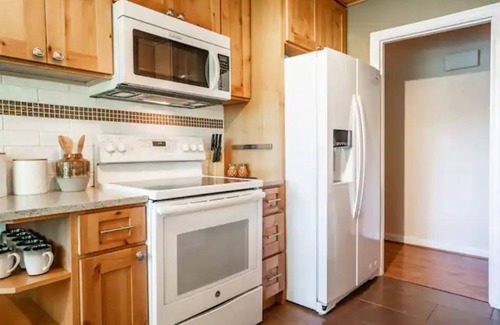 Lakewood House | 3Bd lake home w/hot tub & private dock