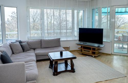 Varna City Centre Apartment | 3BD Maisonette with Sea Views - Next to Sea Garden by Flat Mаnаger