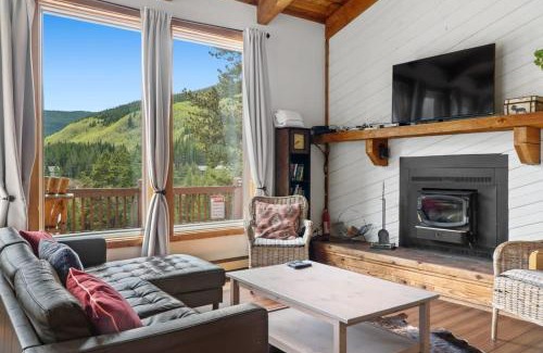 Sherwood Forest House | 3BD Mountain Retreat Near Trails