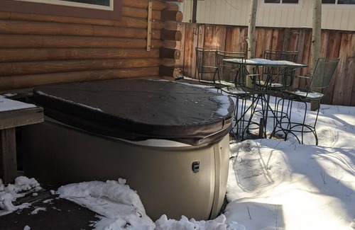 Al Tahoe Cabin | 3BD Pet-Friendly Log Cabin | Fast Wifi | Hot Tub | By Lake | Ski