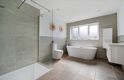 Walkden House | 3BD Retreat Boothstown Manchester