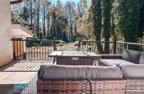 Winston - Salem House | 3BD Retreat Mins to Wake Forest & Downtown w/peaceful vibes