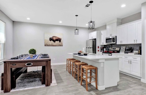 Waxahachie House | 3BD Walkup | Backyard Paradise | 5 Mins to DWTN - - Professionally managed by S
