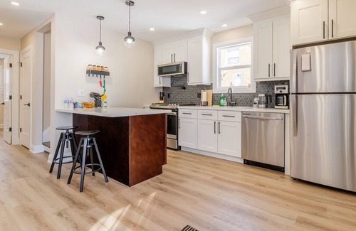 Hamilton Apartment | 3BDR BBQ Smart TV Main Floor Unit Hamilton