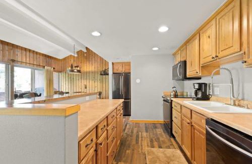 Warrior's Mark House | 3BDR Condo with Loft Heart of Breck Walk to Town
