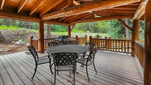 Blue Rock Springs House | 3BDR Creekside Cabin Near Trails and Main Street