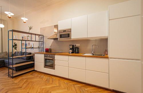 Nove Mesto Apartment | 3BDR main square spacious designed apartment