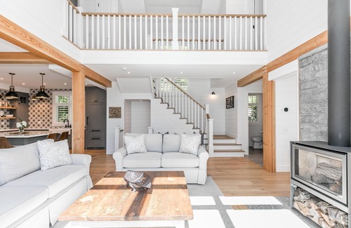 Lake of Bays Cottage | 3bdrm 3 bath lakehouse in Dwight. Faces south! All day sun! Unlimited Wifi!