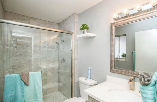 Chinatown House | 3BDRM/3 baths w/Pool 10 mins from strip.Perfect for seasonally/professionals