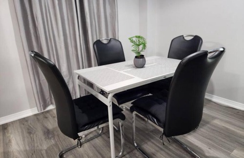 Churchill Meadows Apartment | 3Bdrm Home Near Ridgeway Food Hub & Shopping