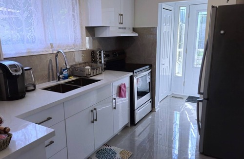 Burlington House | 3bdrm Suite: 50mins to Niagara Falls & Toronto; 20mins to McMaster Uni & Mohawk