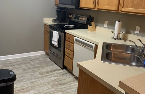 River Glen House | 3bed 2bath 1 story with garage nFully furnished Home Away From Home