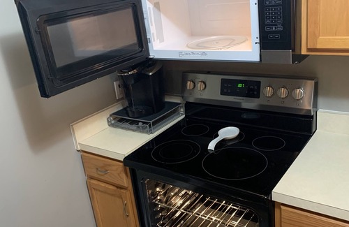 River Glen House | 3bed 2bath 1 story with garage nFully furnished Home Away From Home