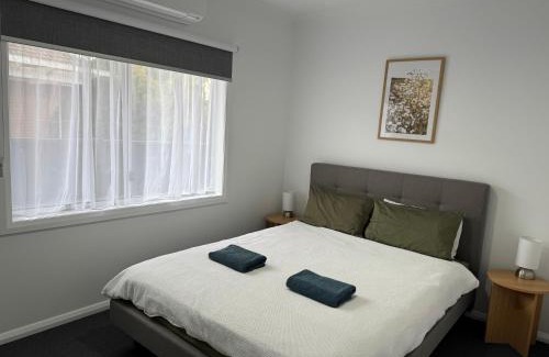 Shepparton House | 3Bed 2Bath home - Nth Central Reno metres from Hosp w Wifi