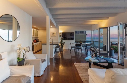 Malibu House | 3bed 2bath Malibu Beach House on Private Sandy Beach SPECIAL!