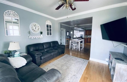 Dubuque House | 3bed 2bath nestled in cozy Grandview neighborhood
