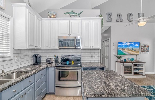 Surfside Beach House | 3bed 2bath Ocean Lakes with golf cart and king bed