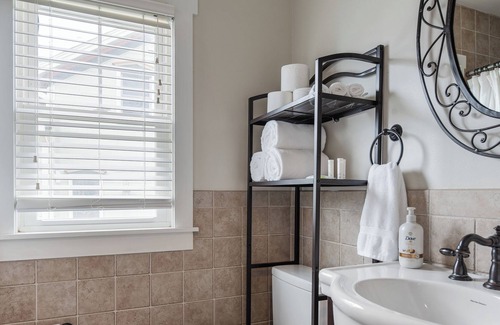 Plymouth House | 3Bed & 3Bath in Downtown Plymouth. Relax and Enjoy!