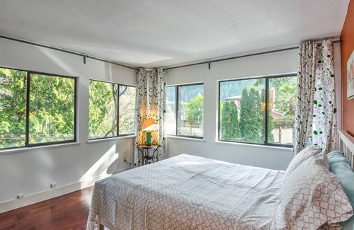 Horseshoe Bay House | 3Bed/4Bath house with ocean and mountain view