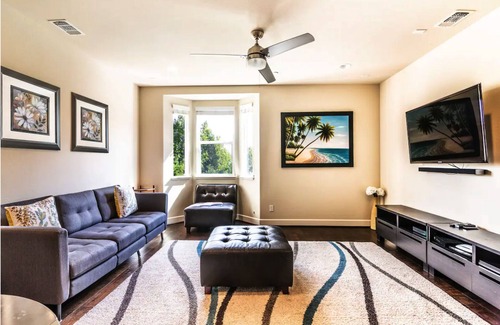 Dublin House | 3bed/bath luxury Town Home with garage & pool