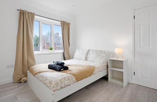 Alfreton Apartment | 3Bed House-Free Parking