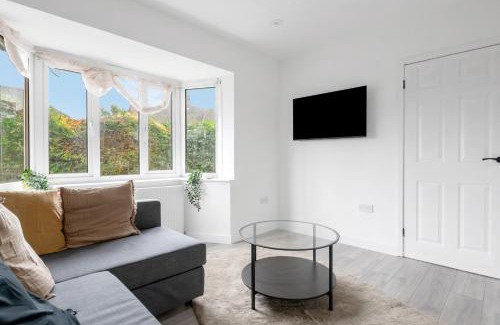 Alfreton Apartment | 3Bed House-Free Parking