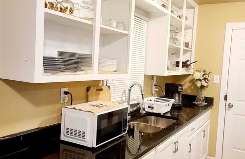 Lawton House | 3bed house Lawton WiFi AC Netflix Cozy private patio quiet Lawton area.Book now