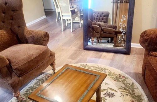 Lawton House | 3bed house Lawton WiFi AC Netflix Cozy private patio quiet Lawton area.Book now