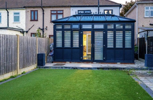 Heath House | 3bed rooms luxury home all rooms with Tv , sky America fridge ,