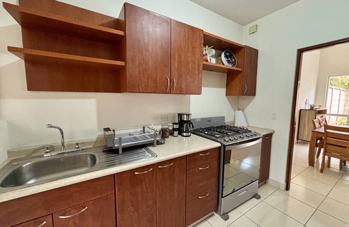 Santa Tecla House | 3bedroom Family House in charming Santa Tecla private neighborhood, w/WiFi, AC