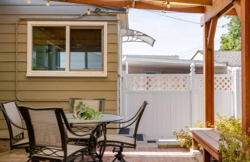 Bakersfield House | 3bedroom house close to several hospitals w/HOT TUB in pleasant La Cresta area.
