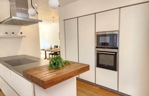 Headington House | 3Bedroom Modern house, Free Parkings, WiFi, Spacious, Near JR hospital and centre