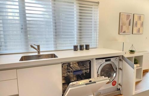 Headington House | 3Bedroom Modern house, Free Parkings, WiFi, Spacious, Near JR hospital and centre