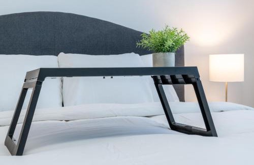 Southwest Calgary Apartment | 3bedroom Stylish Getaway by the Park with 2-Car Garage