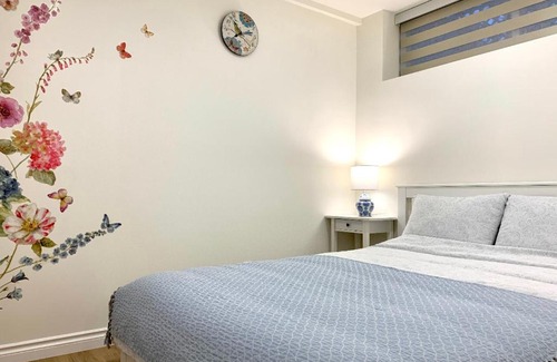 Oakridge House | 3Beds 2BA Cherry Blossom Suite - Free Parking - Central Oakridge Neighbourhood