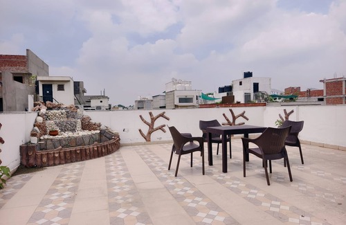 New Delhi Apartment | 3BHK Apartment,Relaxing Terrace,Greater Kailash-1, M Block Market by HostMyStay