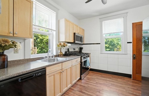 West Price Hill Apartment | 3BR 1 Bath Extended Stay