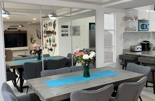 Rosarito House | 3BR 10 Guest with Pvt. Jacuzzi 2 pools Gated Comm. Security 24-7 AC