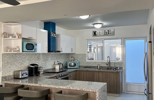 Rosarito House | 3BR 10 Guest with Pvt. Jacuzzi 2 pools Gated Comm. Security 24-7 AC