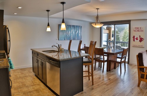 Dead Man's Flats Resort | 3BR, 1250SQFT, NATURE, HOT TUB, KING BEDS, PETS OK