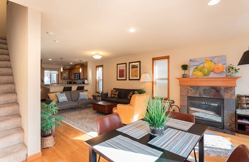 Mount Baker House | 3BR/2.5BA home - ACs, pet friendly, centrally located w/4 Smart TVs + fast WiFi