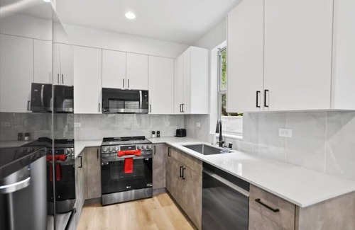 Green Lake Apartment | 3BR 2.5BA Rooftop View Green Lake Hideaway