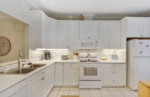 St. Simons Island Condo | 3br/2.5ba. Views of the Hampton River. Walk to Hampton Point Marina