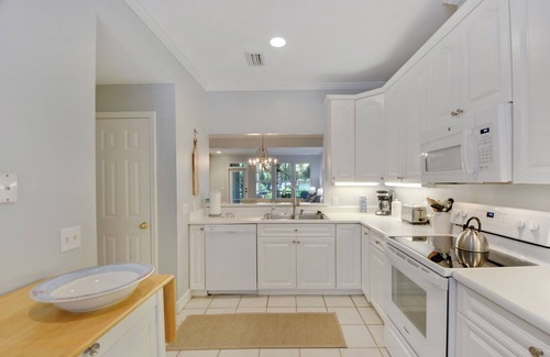 St. Simons Island Condo | 3br/2.5ba. Views of the Hampton River. Walk to Hampton Point Marina