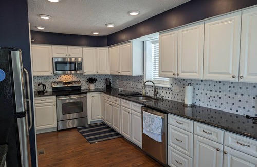 Gold Coast Condo | 3br 2ba centrally located on the island. Family-owned for over 35 years!