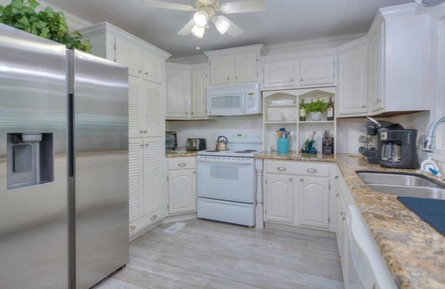 Yaupon Beach House | 3BR/2BA Home - Short Walk to Beach, Rooftop Deck, Dog Friendly, Sleeps 6